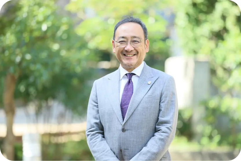 山口哲史理事長の写真(屋外)