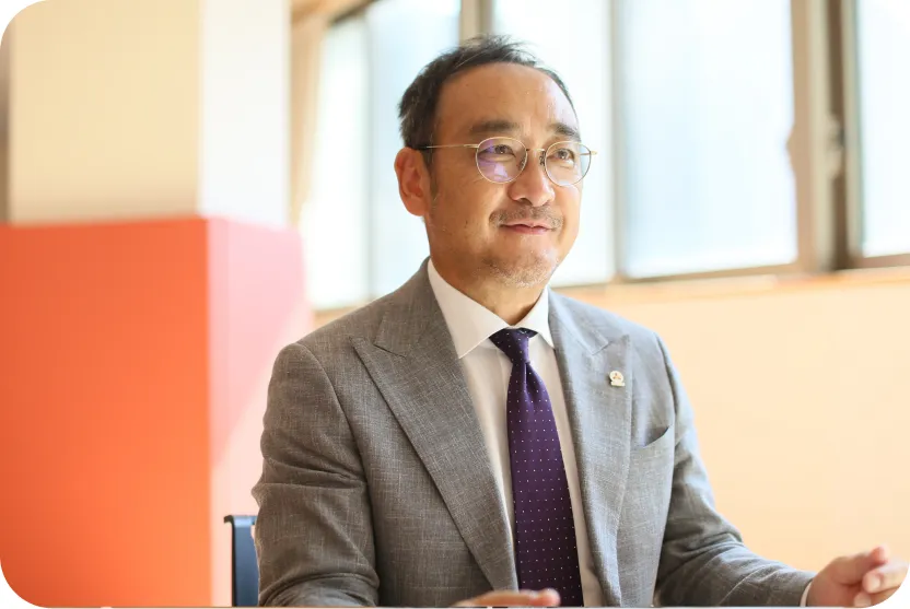 山口哲史理事長の写真(オフィス)