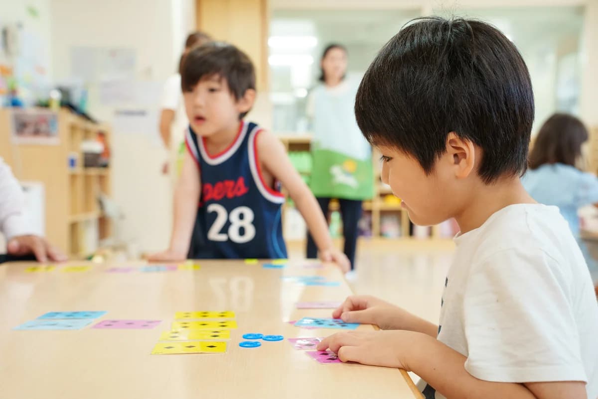 カードゲーム・ボードゲームで遊ぶ様子