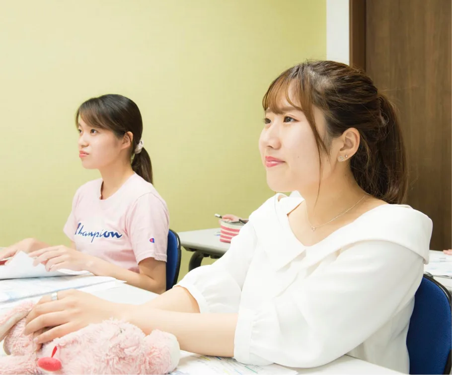 授業を受けるちとせこども学院の学生