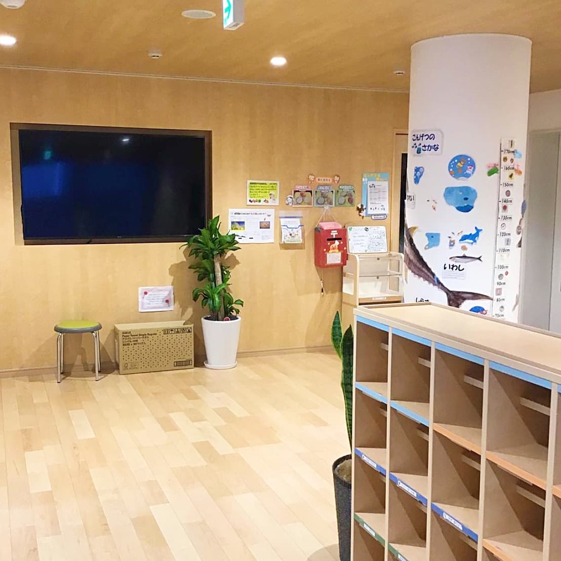 玄関ホール(大画面テレビ)