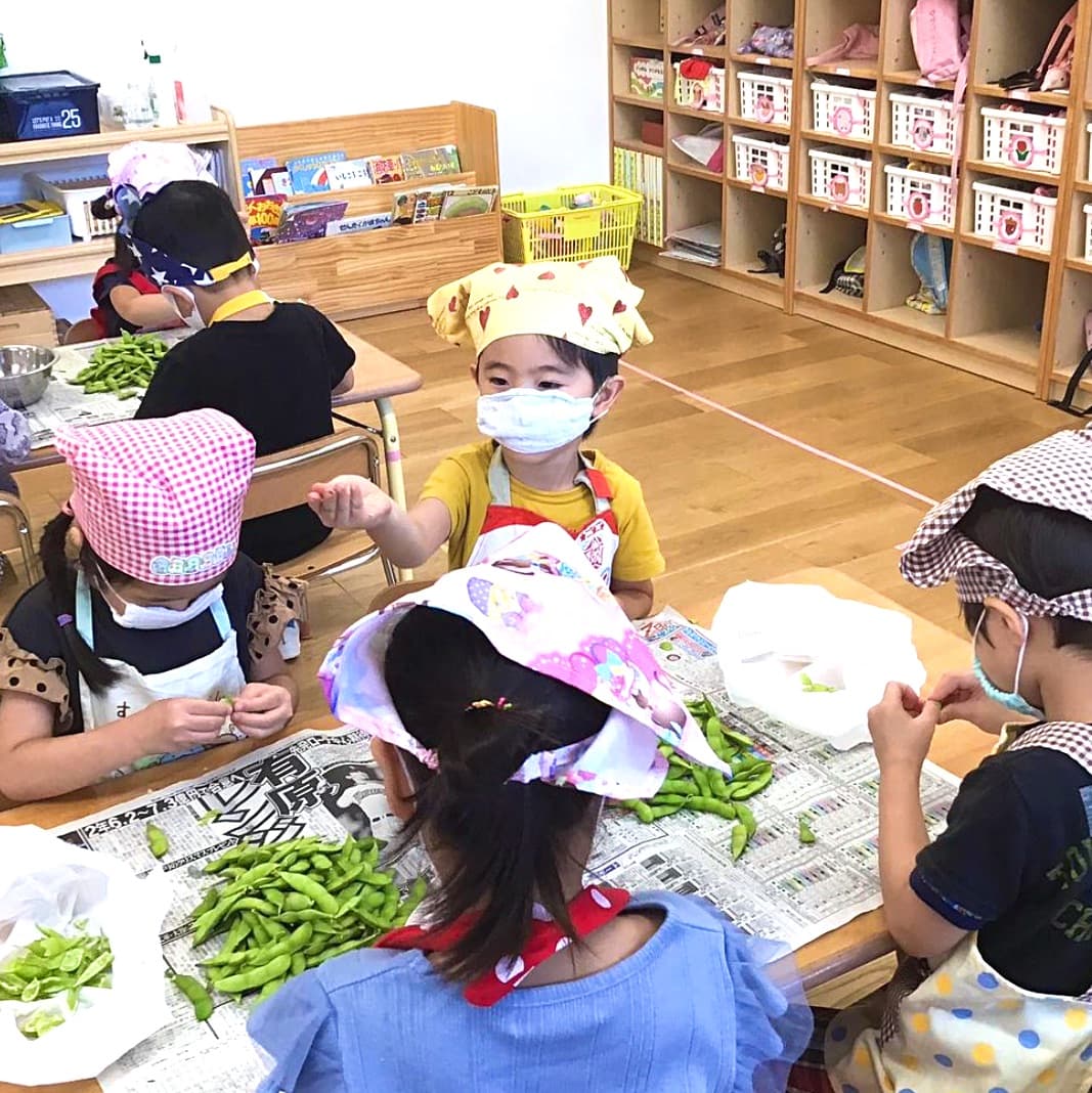 枝豆のさやむき