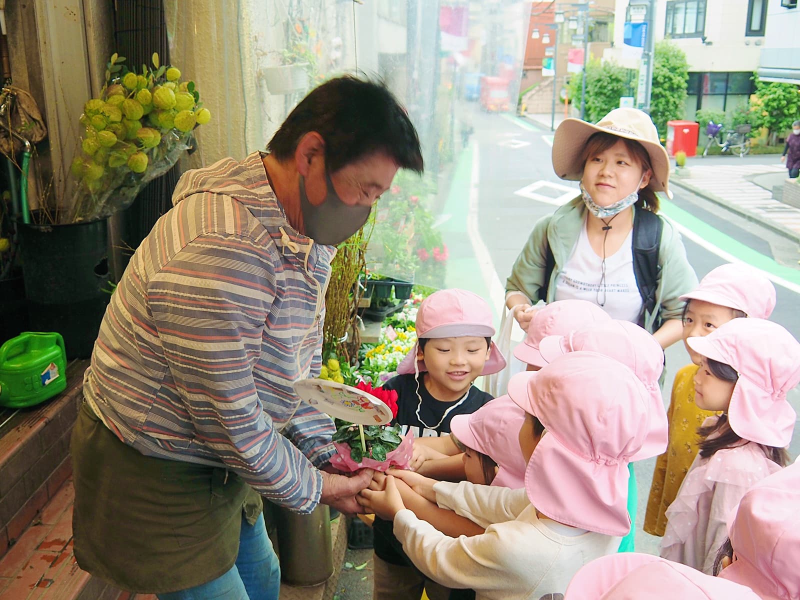 お花屋さんにご挨拶